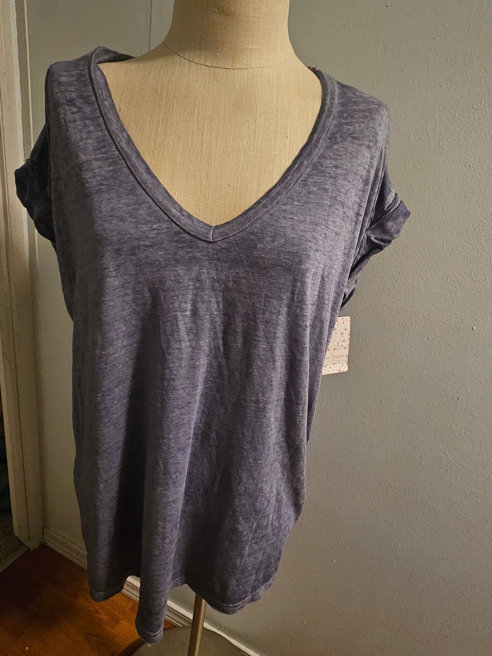 NWT Free People® Beach "Keep Me" V-Neck Relaxed Tee in Purple Pow Size Large - Picture 3 of 5